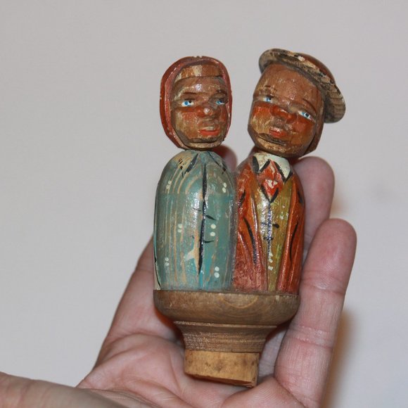 Vintage ANRI Kissing Couple Hand Carved Wood Wine Bottle Topper Stopper Cork - Picture 1 of 4